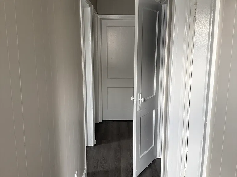 445 W 25th St — Photo 31