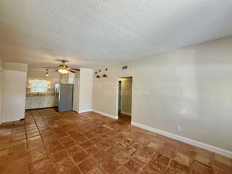 2619 E Washington St — Photo 9