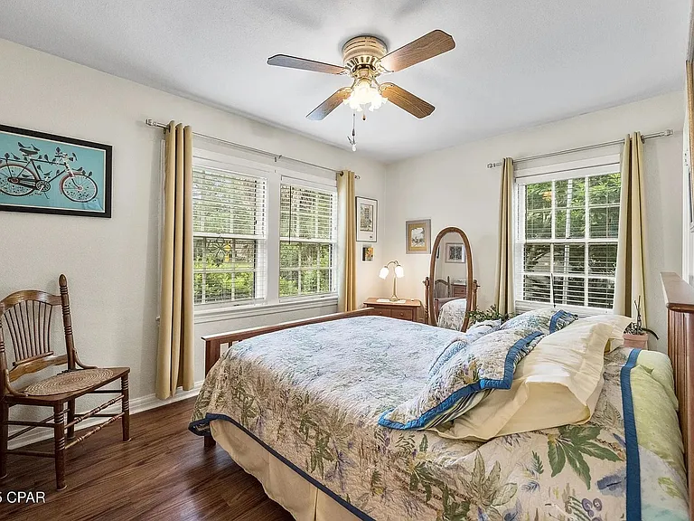 321 S Bonita Ave — Photo 19