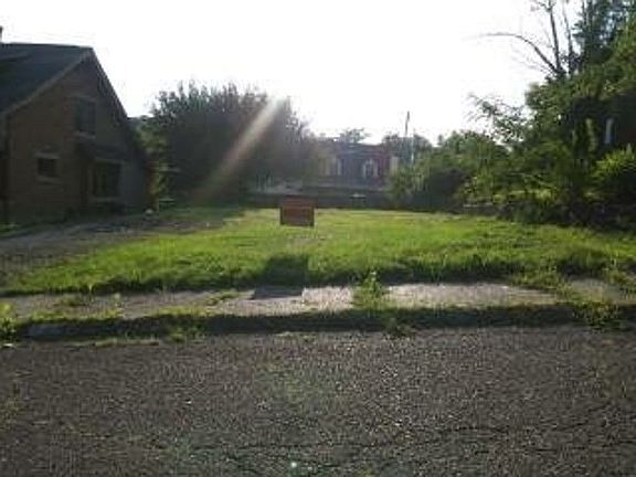 5th image of 2213 Woodlawn Ave