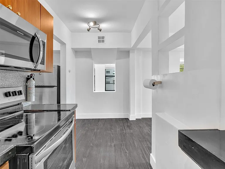 934 Michigan Ave #305 — Photo 16