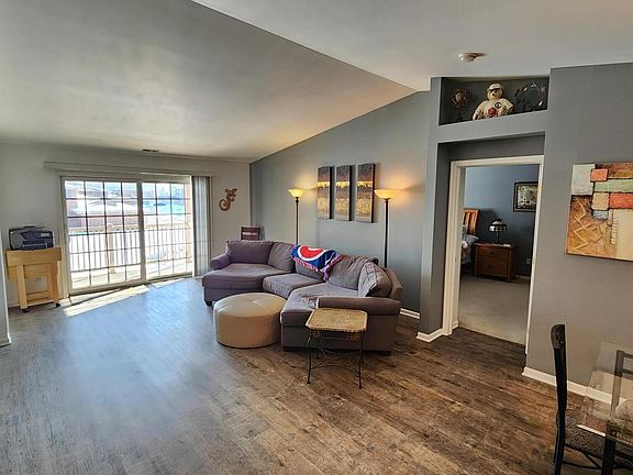 4th image of 604 Cambridge Ct Unit 2-A