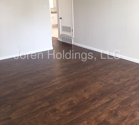 4th image of 10663 Farview Ave