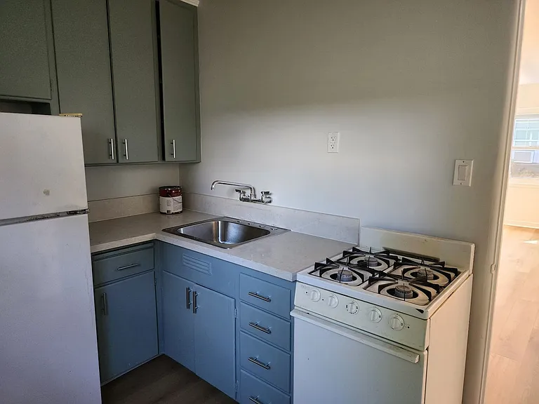416-418 Stocker — Photo 8