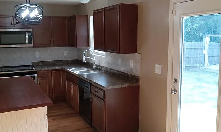 2630 Honeysuckle Dr — Photo 7