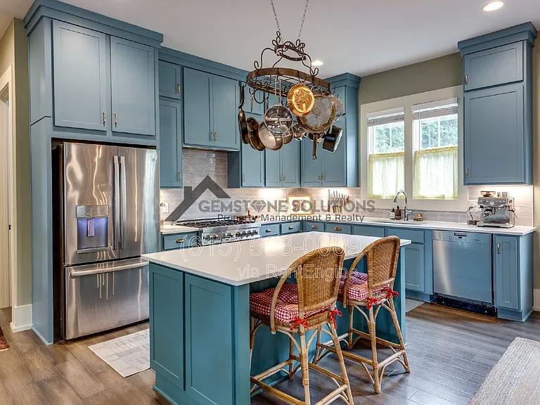 704 W End Cir — Photo 11