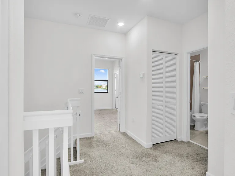 20610 NE 5th Pl — Photo 12