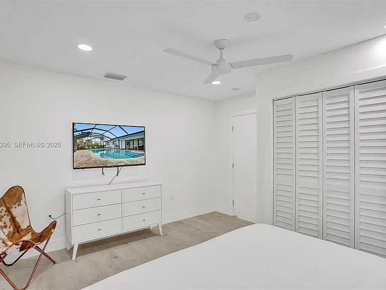 1141 N Northlake Dr — Photo 48