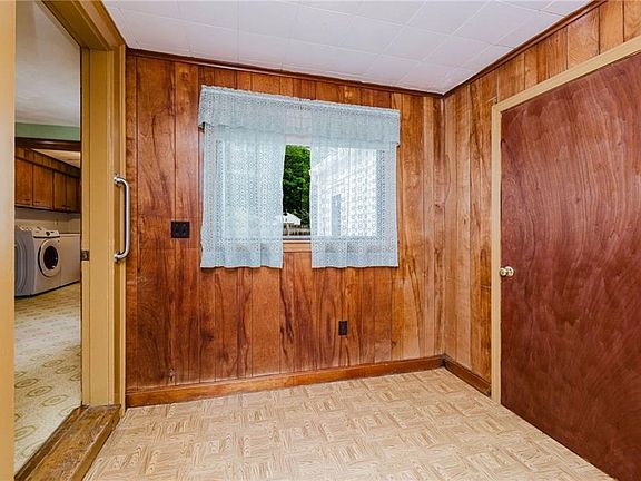 5th image of 118 Foote St