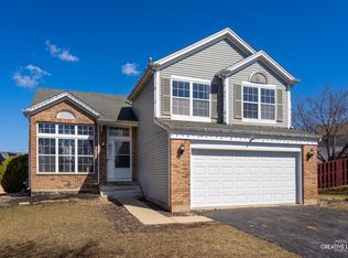18 E Country Walk Dr, Round Lake Beach, IL