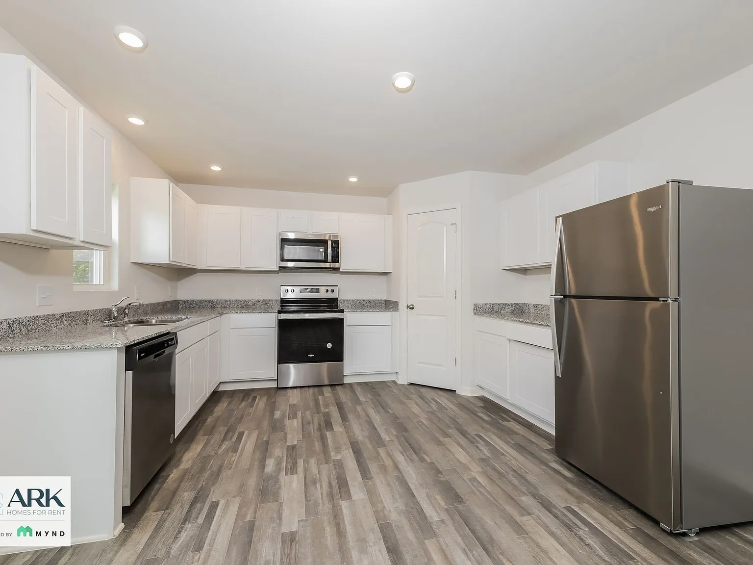 4 bed, 3.0 bath, 2009 sqft, $2,005 — Photo 3