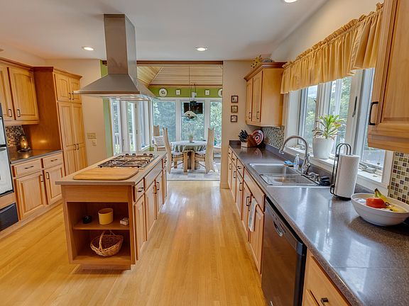 5th image of 35 Pleasant Heights Drive