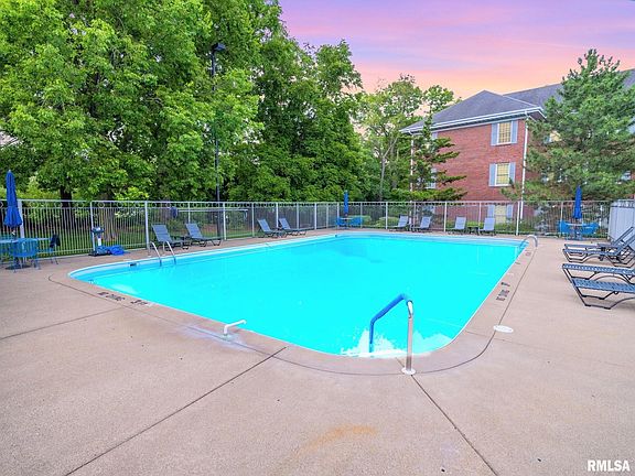 2nd image of 5200 N Knoxville Ave APT 207N