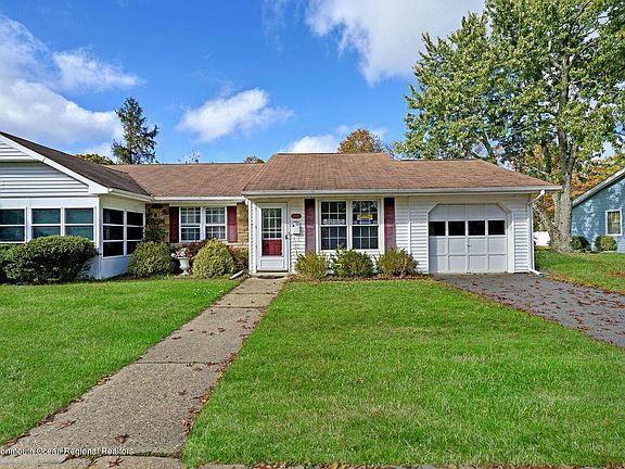 3rd image of 124D Azalea Ct