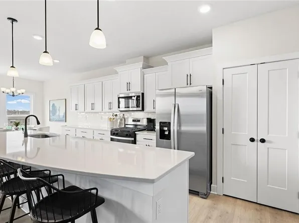20803 W 188th Ter, Jchimg Spring Hill, KS 66083
