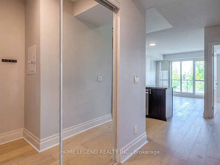39 Upper Duke Cres #215 — Photo 4
