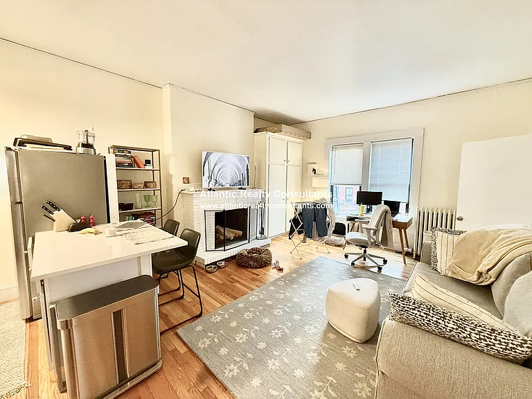 337 Beacon St #9 — Photo 3