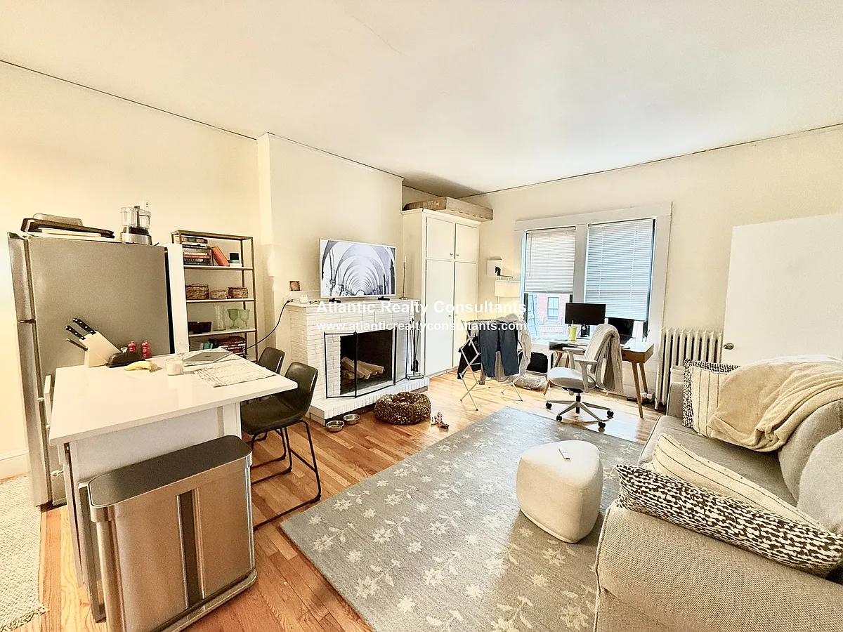 Building Photo - 337 Beacon St #9