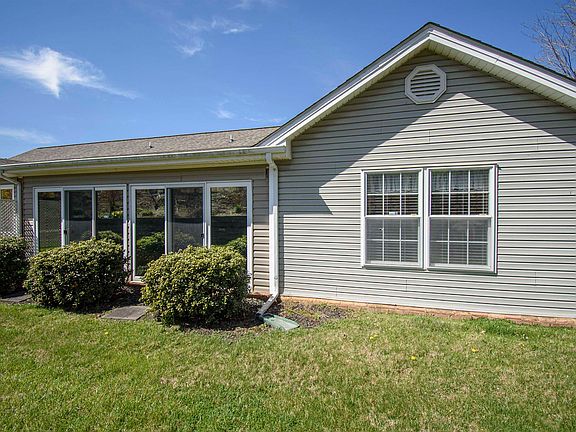 4th image of 220 Wheatland Ct
