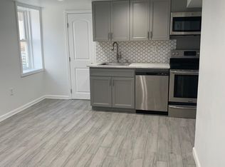 24 Rave St, Hicksville, NY 11801