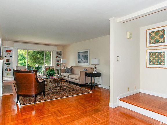 3rd image of 185 Stonecrest Dr