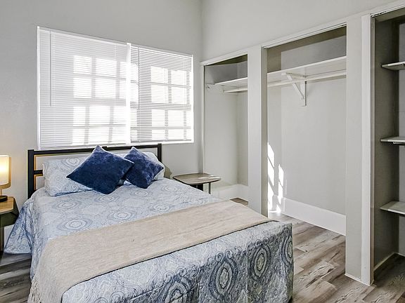 4th image of 2317 W Cordelia St #14926261