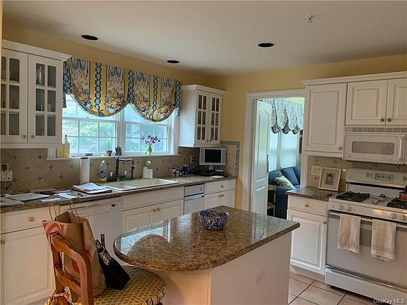 3rd image of 43 Wyndham Close