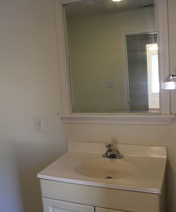 1st image of 3207 Grooms St #A