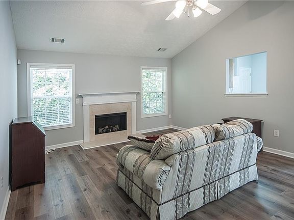 5th image of 529 Mockingbird Ln