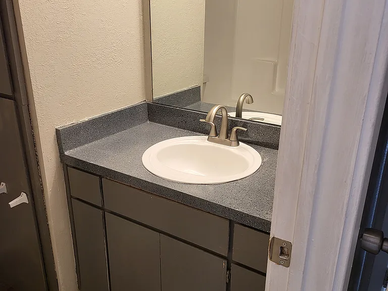 Oak Tree Apartments — Photo 30