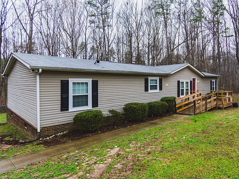139 Woodtree Ln — Photo 2