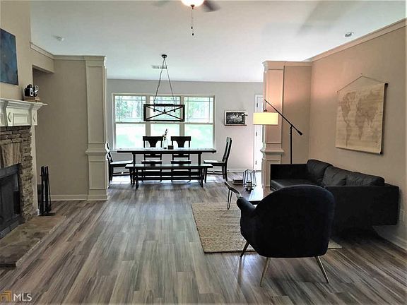 3rd image of 225 Pine Cir