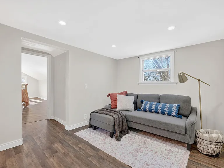 902 27th St — Photo 11