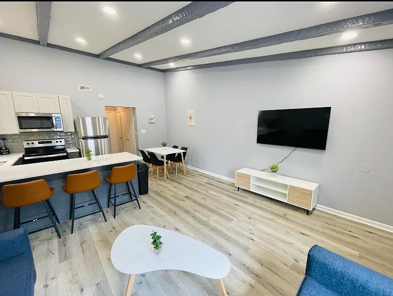 1 bed, 700 sqft, $1,800 — Photo 3