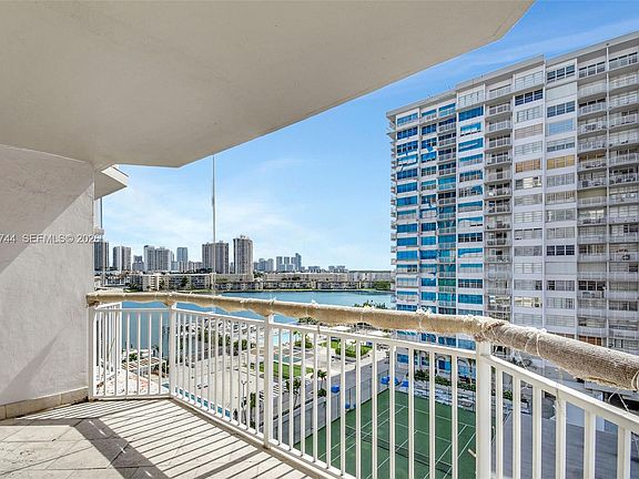 4th image of 18051 Biscayne Blvd APT 801