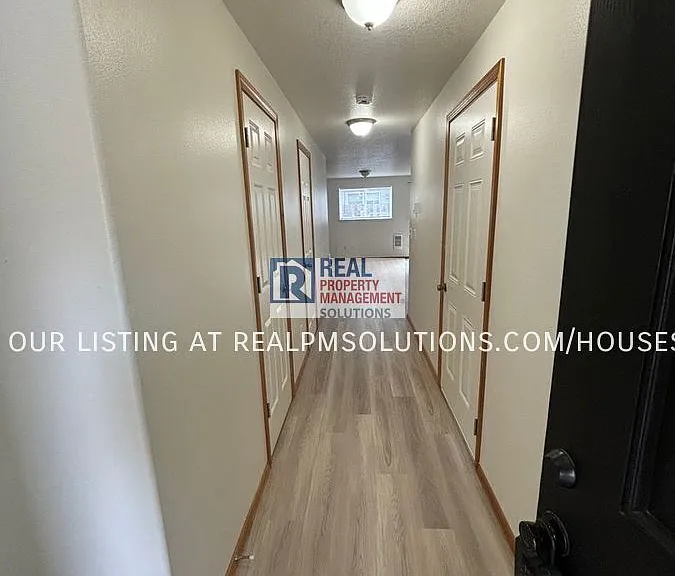 470 Lair Ln — Photo 2