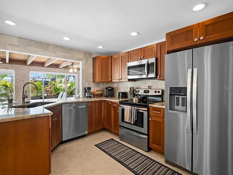 327 Avenida Milano — Photo 15