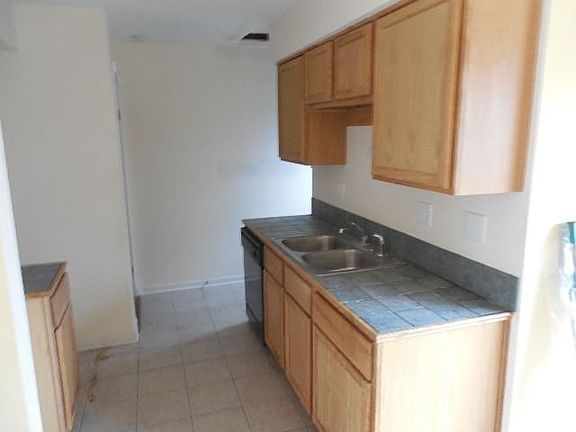 3rd image of 5081 Euclid Ln