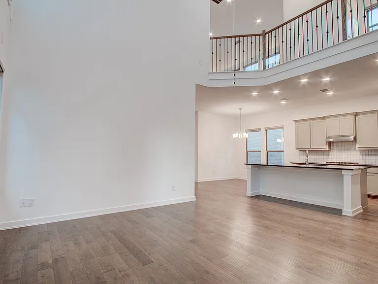 724 Kendall Ln — Photo 24