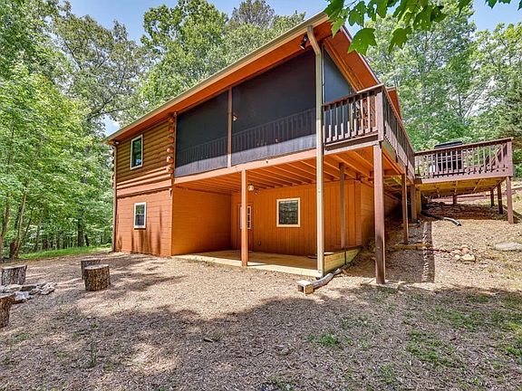 2nd image of 450 Mull Valley Rd