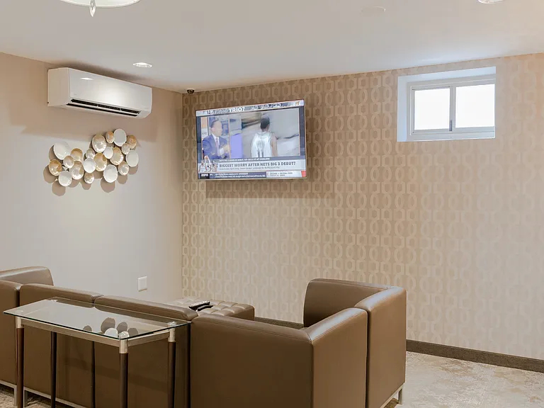 Park Ridge Manor — Photo 13