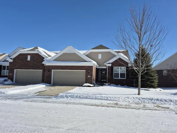 2081 Orwell St, Lake Orion, MI 48360