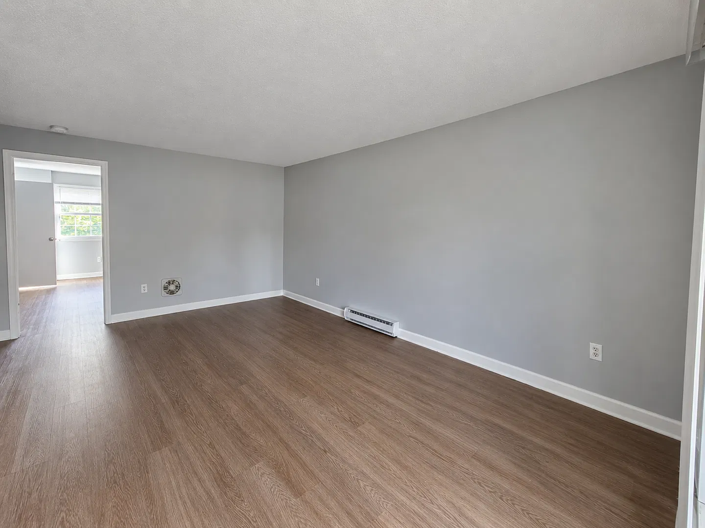Courtview Square Apartments — Photo 3