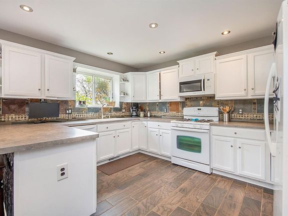4th image of 159 Woodland Way