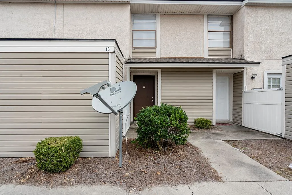 2 bed, 1.5 bath, 1088 sqft, $1,150 — Photo 1