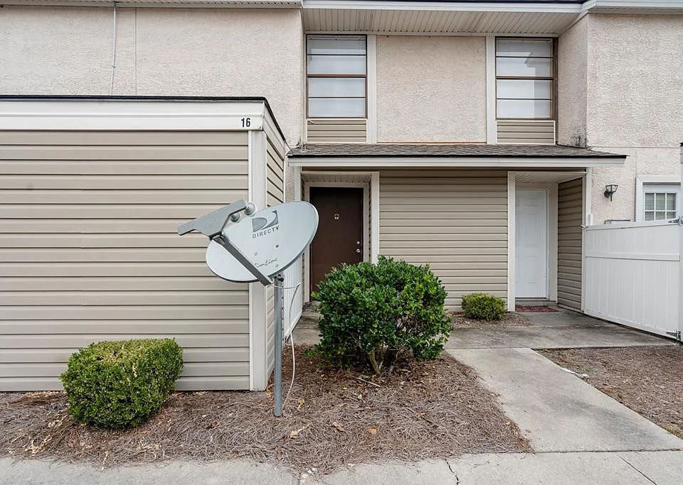 727 S Main St #16