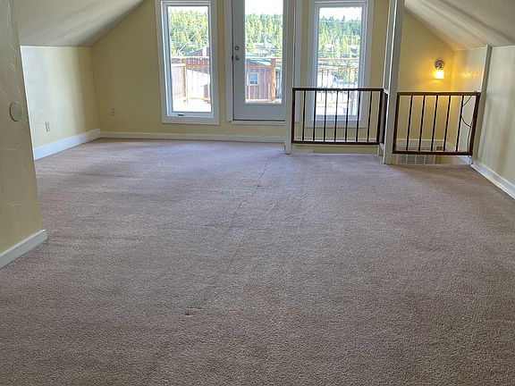 3rd image of 527 Elm St #D