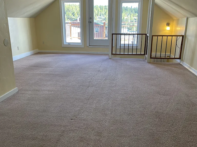 527 Elm St #D — Photo 3