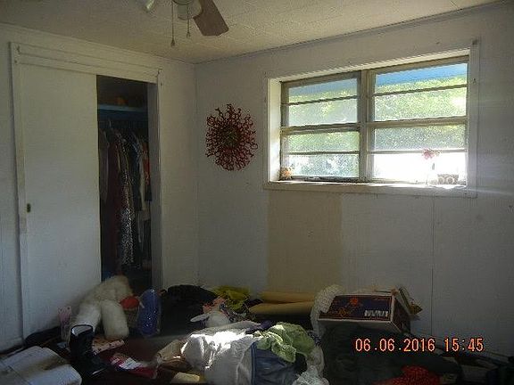 5th image of 600 E Oak St