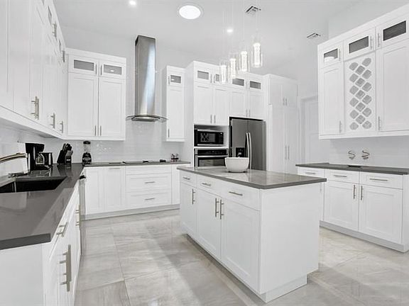 2nd image of 2521 Oceanview Ave